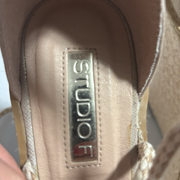 💋STUDIO F 💋Sexy💋Wedge Sandals💋 Sz: 39💋beige & gold - Picture 2 of 11